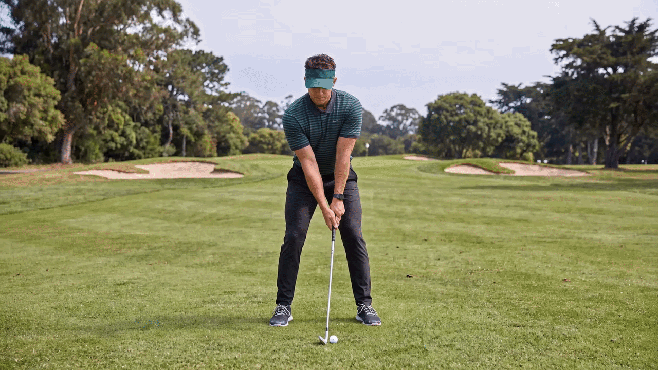 Golfer swing shown in 3D replay